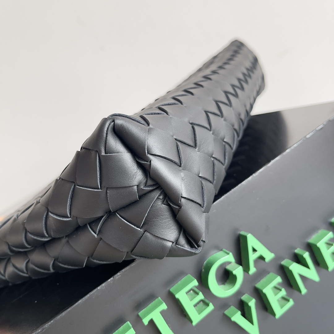 Bottega Veneta Clutch Bags